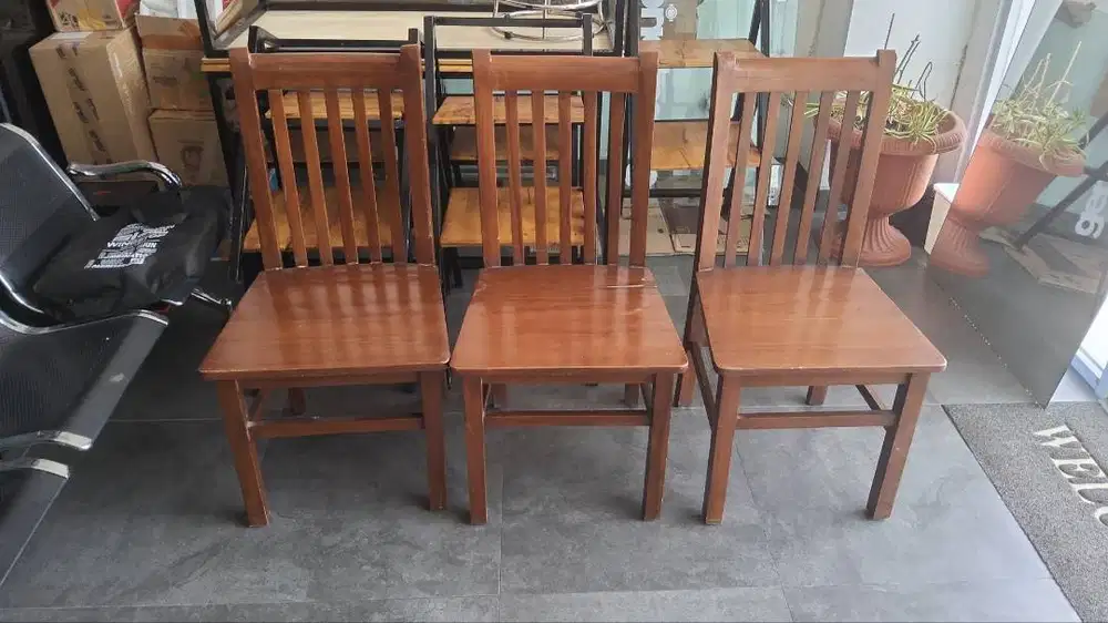 Di jual korsi kafe