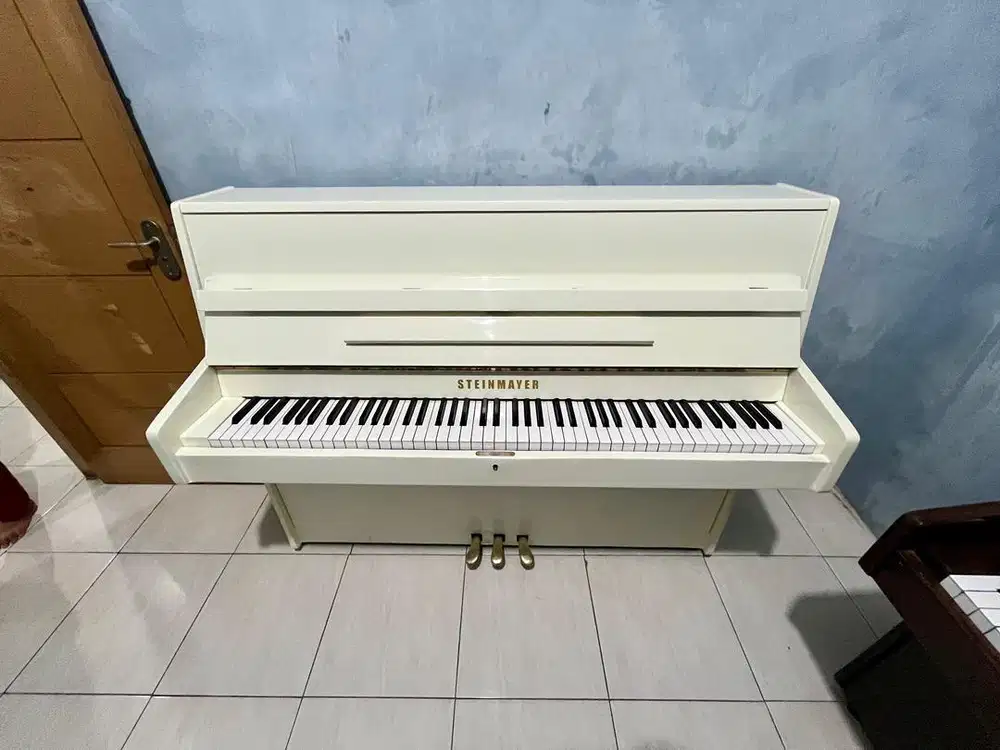 Piano Steinmayer White Color