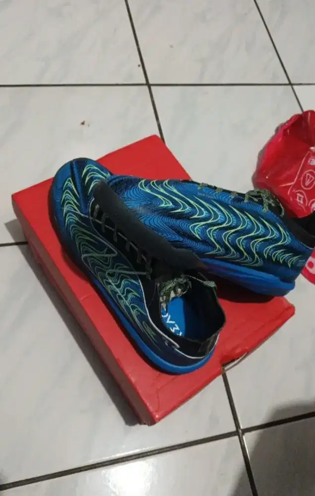Sepatu futsal specs reacto deviant pro