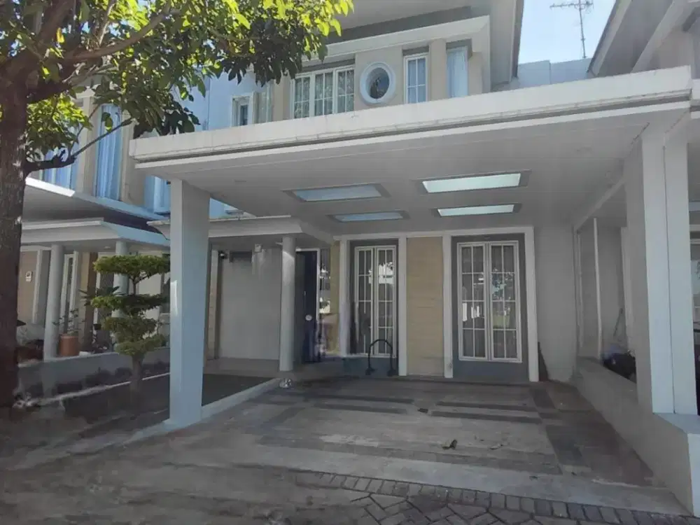 DIJUAL Rumah Minimalis Modern 2Lt Semi Furnish Ada Laundry Area Siap Huni Keamanan 24 Jam Lokasi Tengah Kota dan Dekat Kampus Di Perum Green Orchid