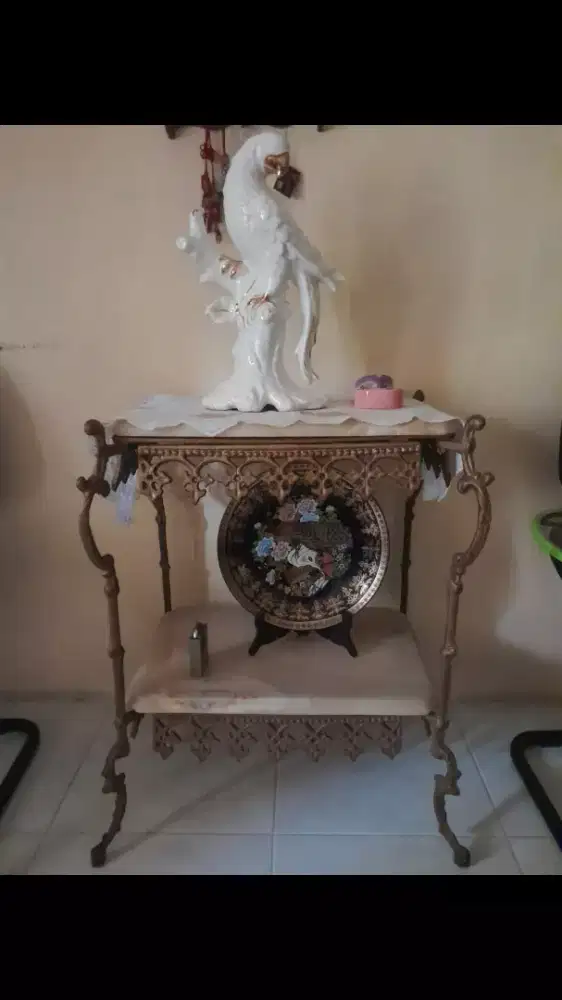 Meja Besi Tempa Ukir , Daun Meja Batu Onyx/ Marmer 2 Susun