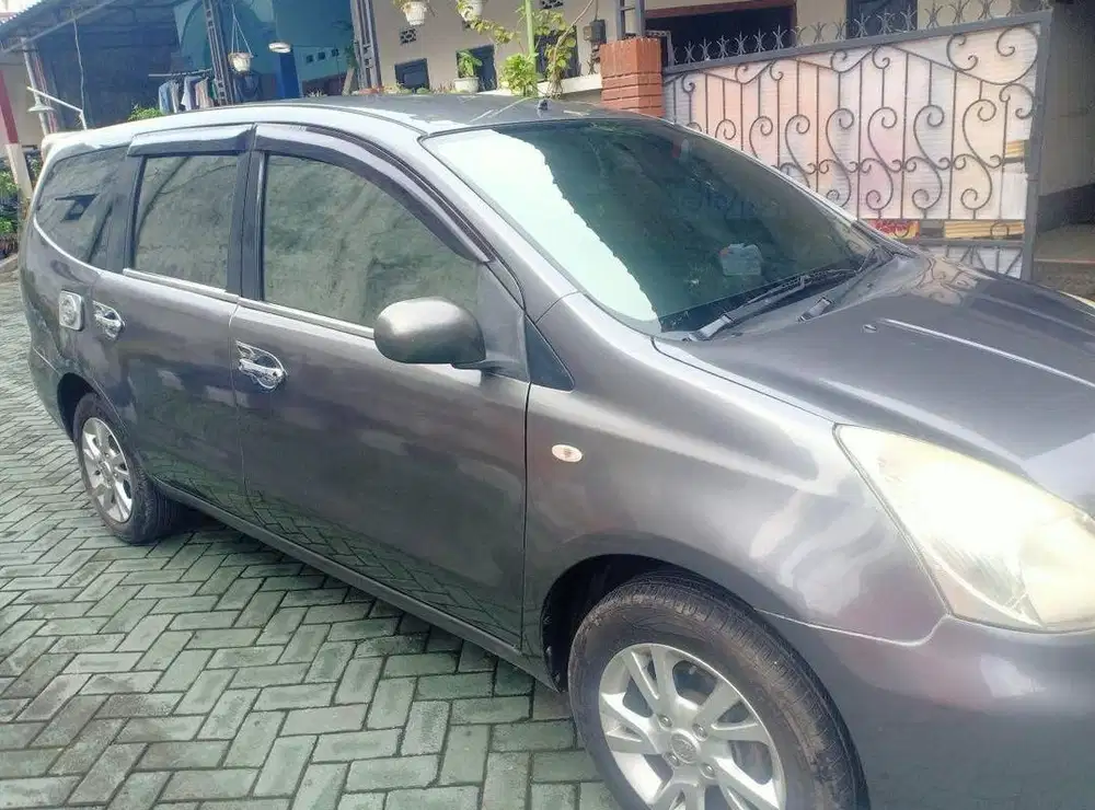 Nissan Grand livina 2012 low km istimewa