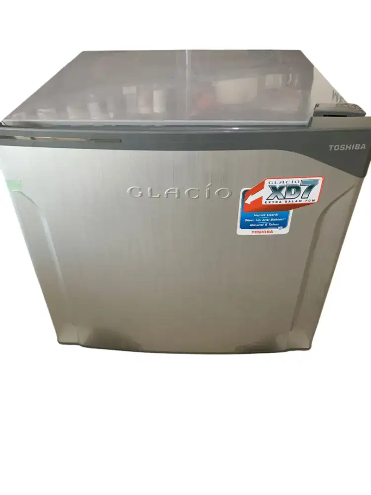 Di jual kulkas pendingin & freezer toshiba glacio barang baru