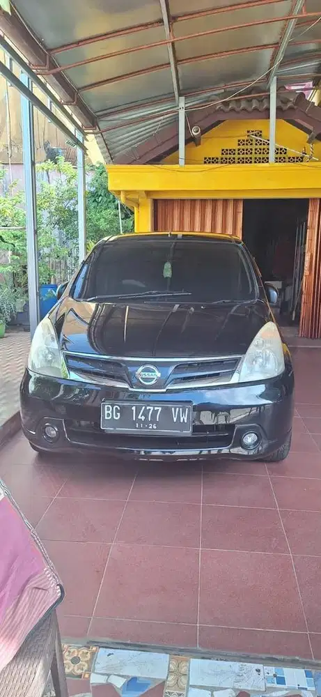Nissan livina 2011