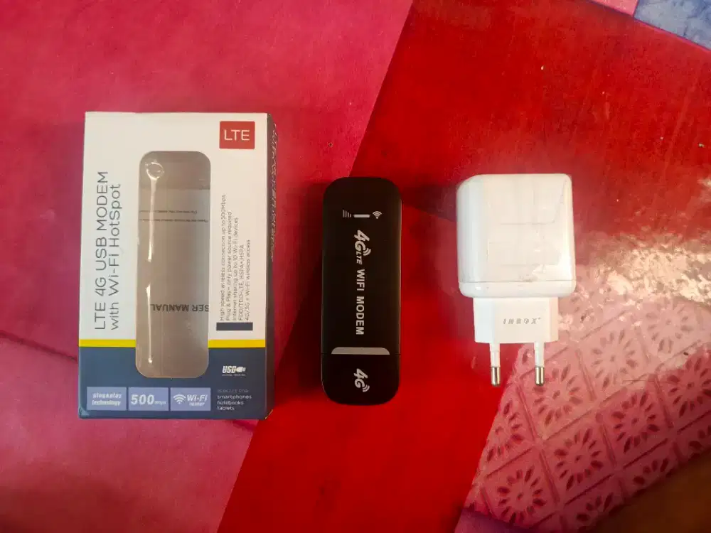 Modem dan kepala charger tipe USB