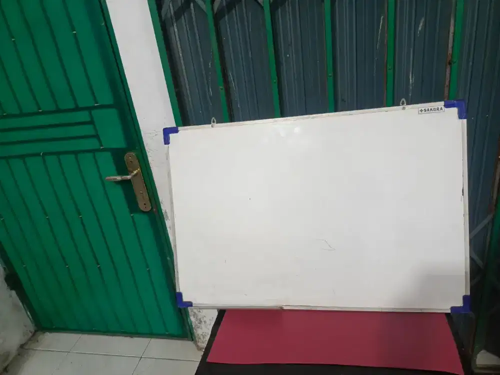 papan tulis putih 90 x 60 kondisi 80 persen murah ok siap