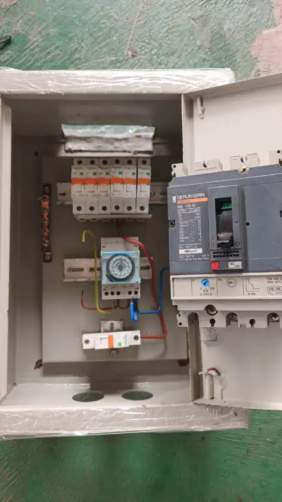 Merlin Gerin Compact NS100N 100A 3P MCCB