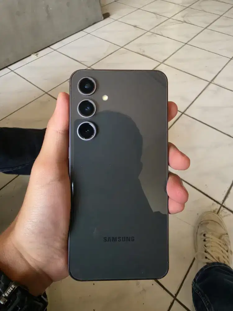 Samsung S24fe 8/256 black