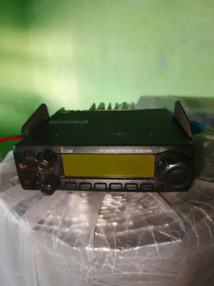 Icom IC-2300H Radio