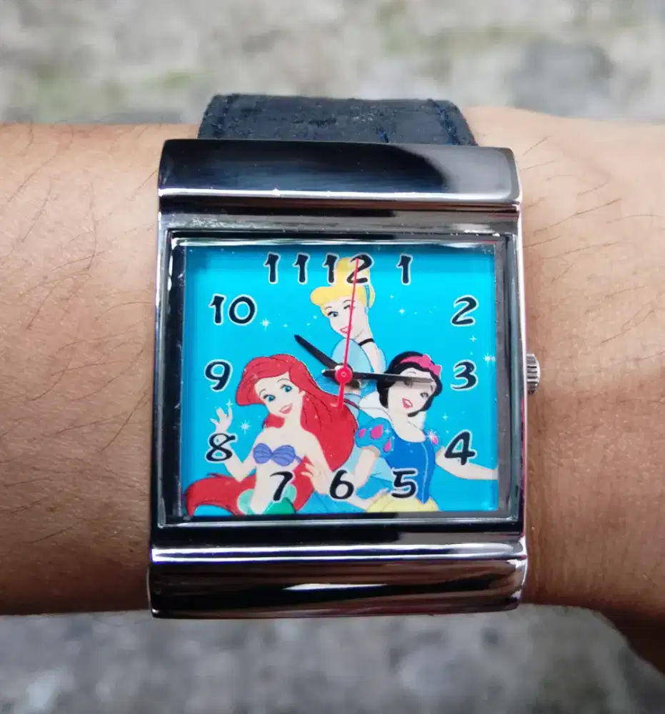 Jam tangan Disney