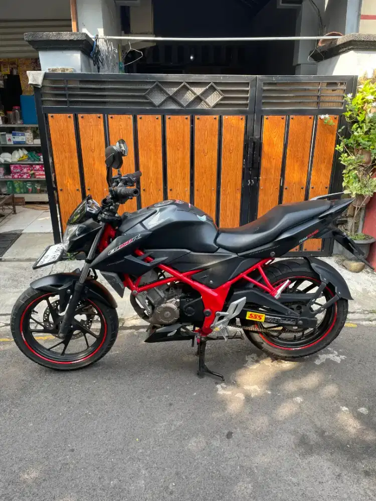 Honda   CB150  R