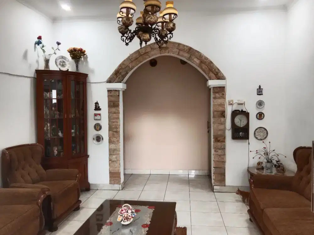 Jual/Tukar. Rumah nyaman di area kota. Dekat Kiara Artha Park