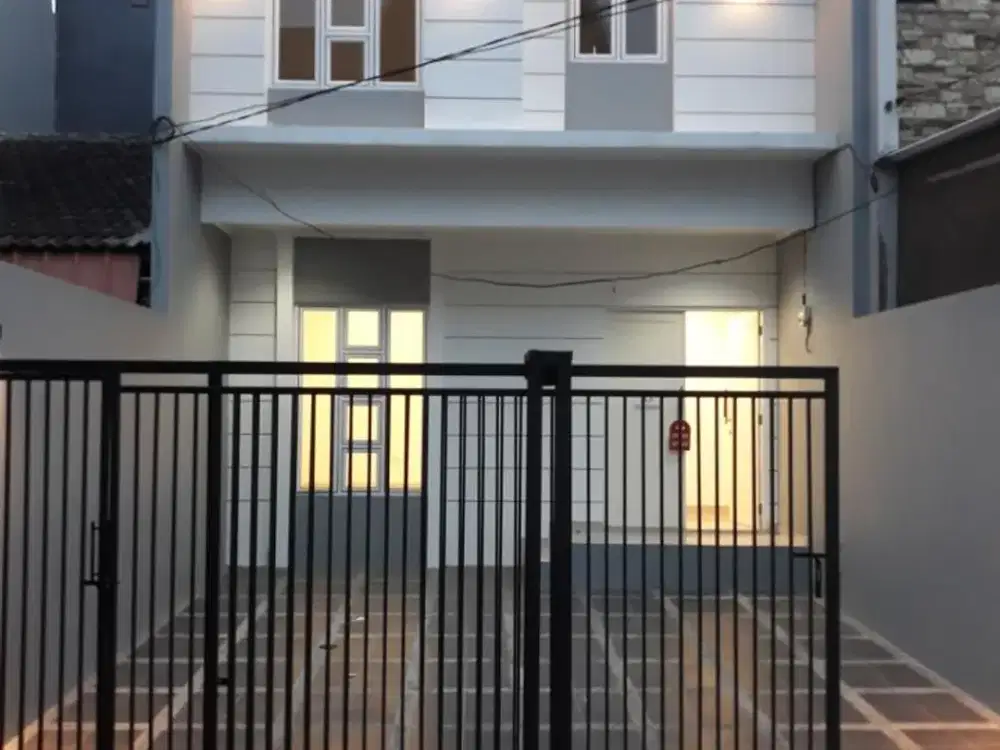 DIJUAL RUMAH BANGUNAN BARU + ROOFTOP DI JANUR KUNING KELAPA GADING JAKARTA UTARA