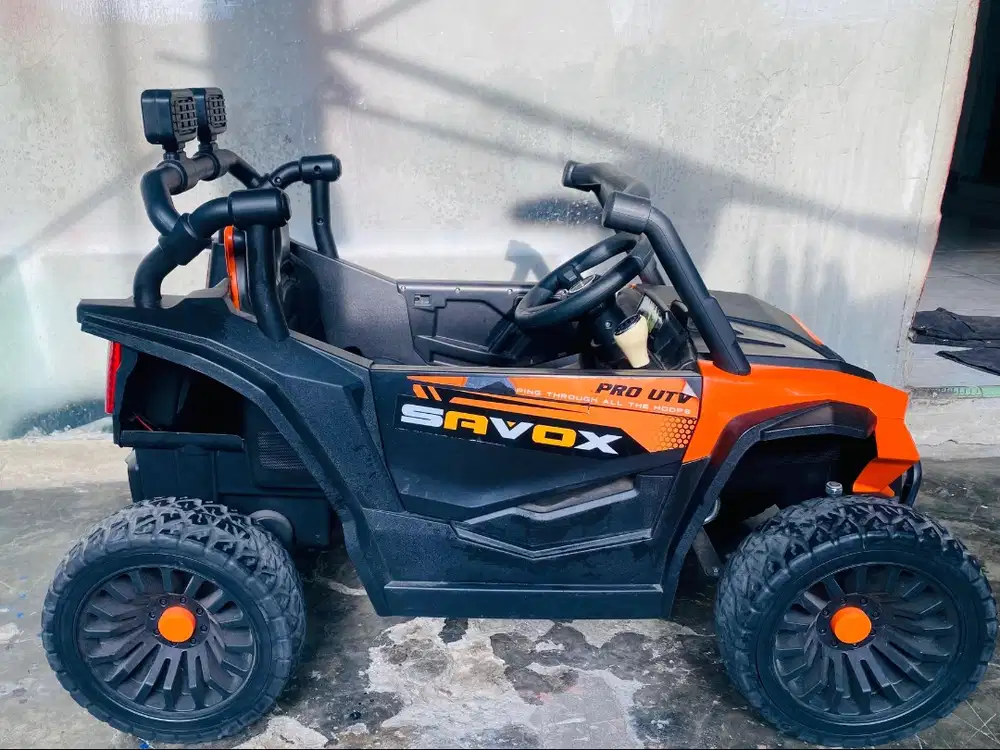 MOBIL JEEP AKI SECOND