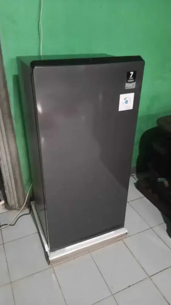 kulkas 1 pintu aqua D205