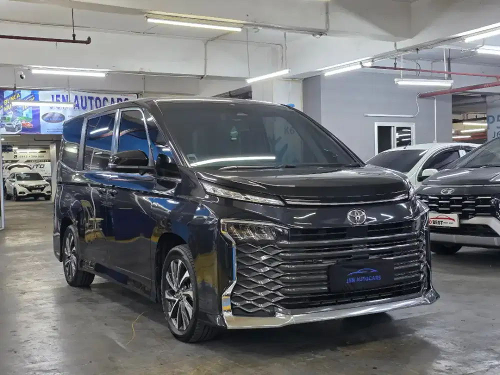 TOYOTA VOXY AT 2.0 2023 MATIC
