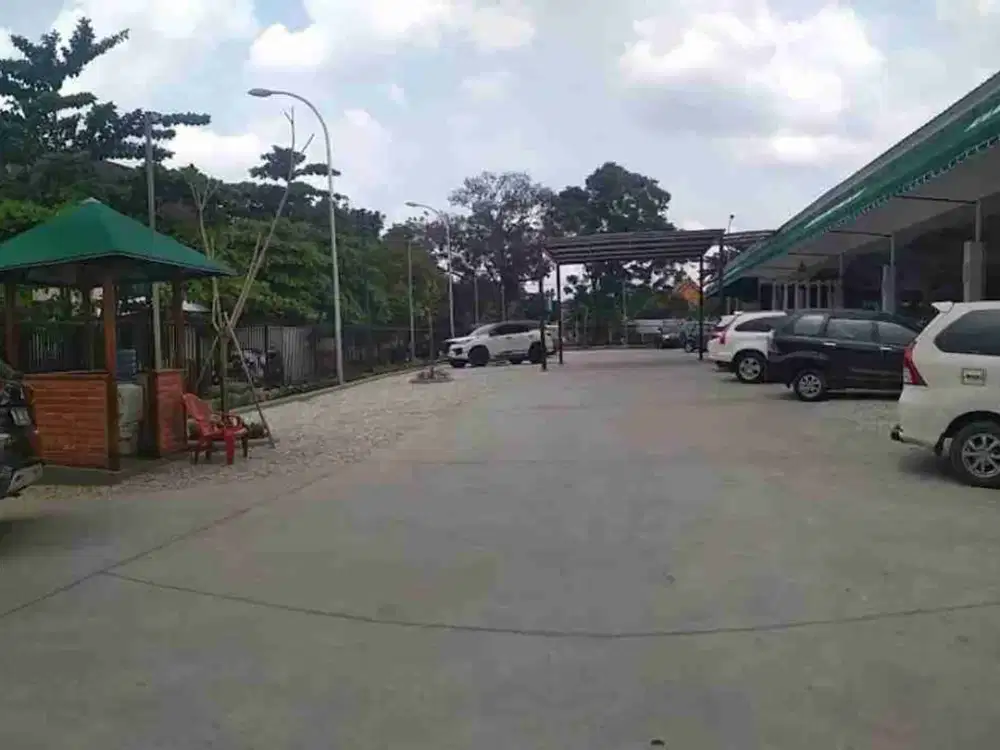 RUKO HOOK STRATEGIS DI JALAN RIAU, LT 1980