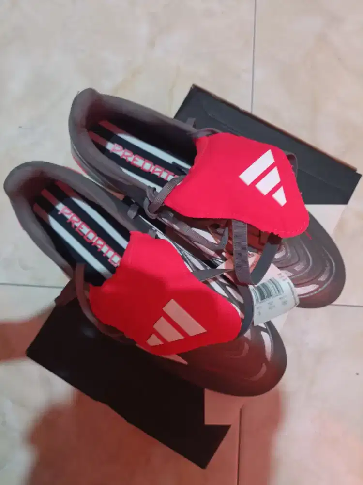 Sepatu bola Adidas Predator League FT