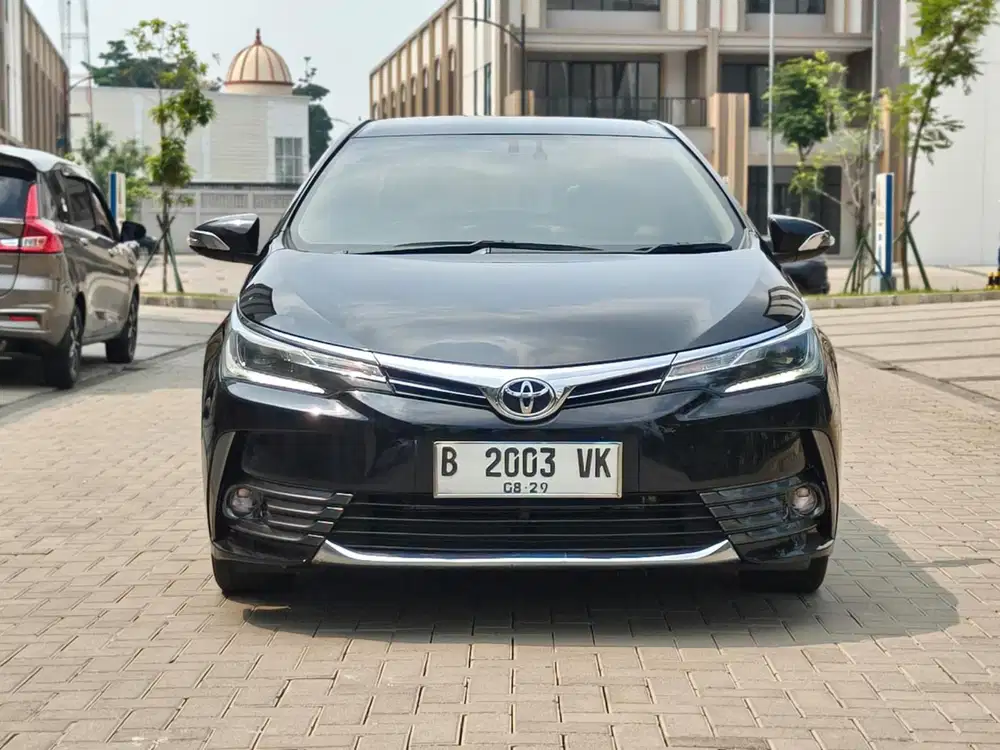 TOYOTA COROLLA ALTIS 1.8 V AT 2017 Hitam