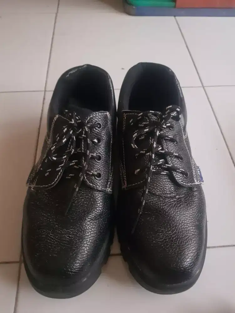 Sepatu safety osman