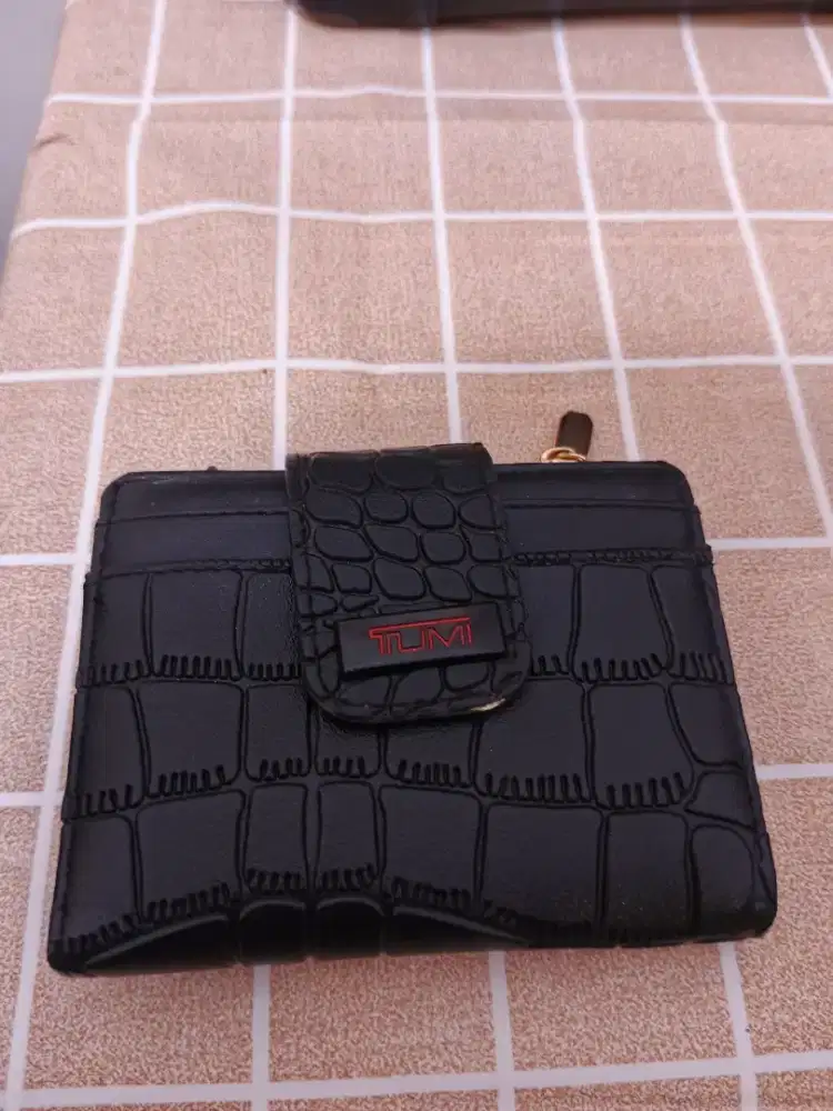 Dijual dompet lipat wanita simple warna hitam