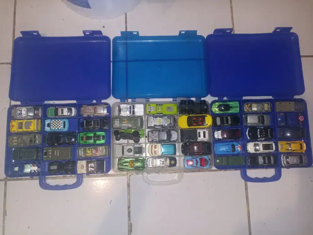 Mainan mobil mini