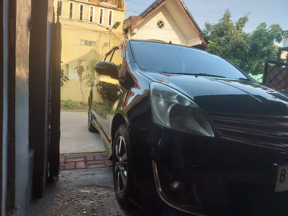 Grand livina HWS tahun 2012 warna hitam KM rendah 74rb on hrg nego