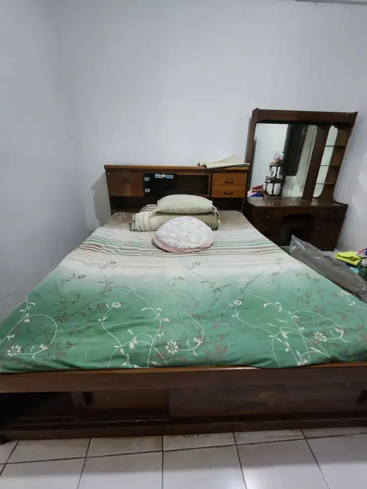 Tempat Tidur Jati