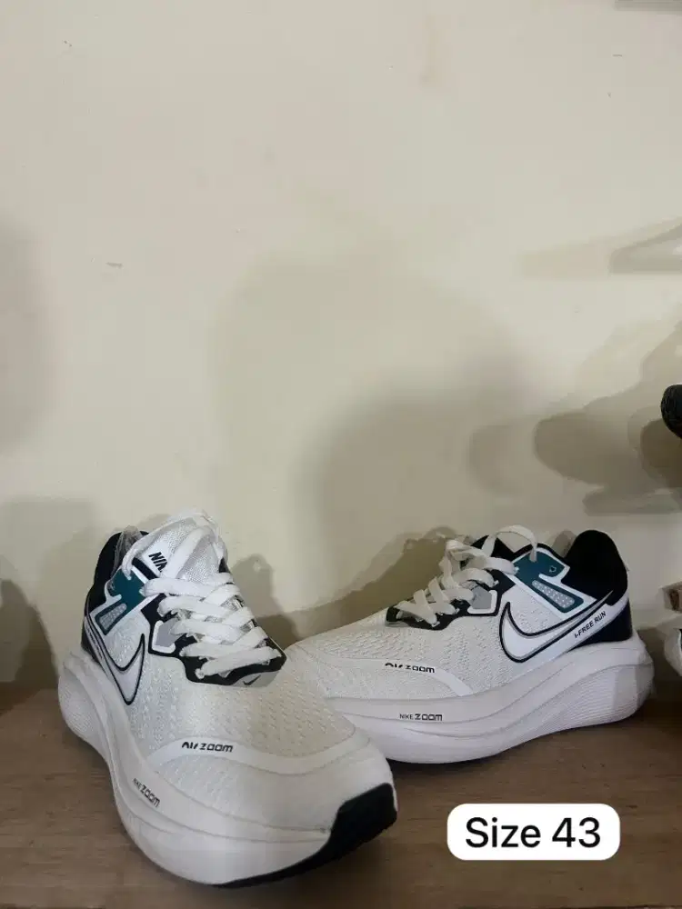 Sepatu running import