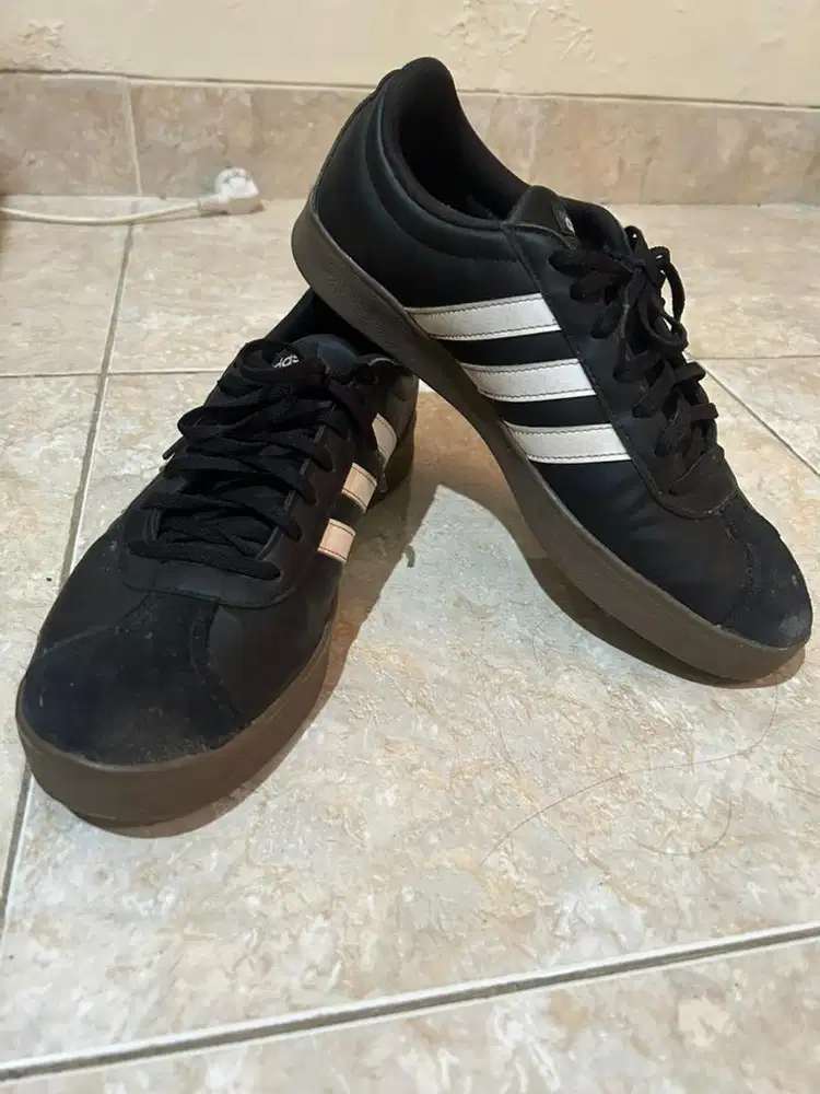Jual sepatu adidas VL Court Hitam