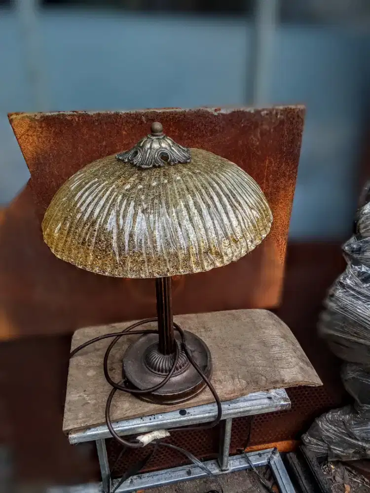 Lampu meja antik vintage