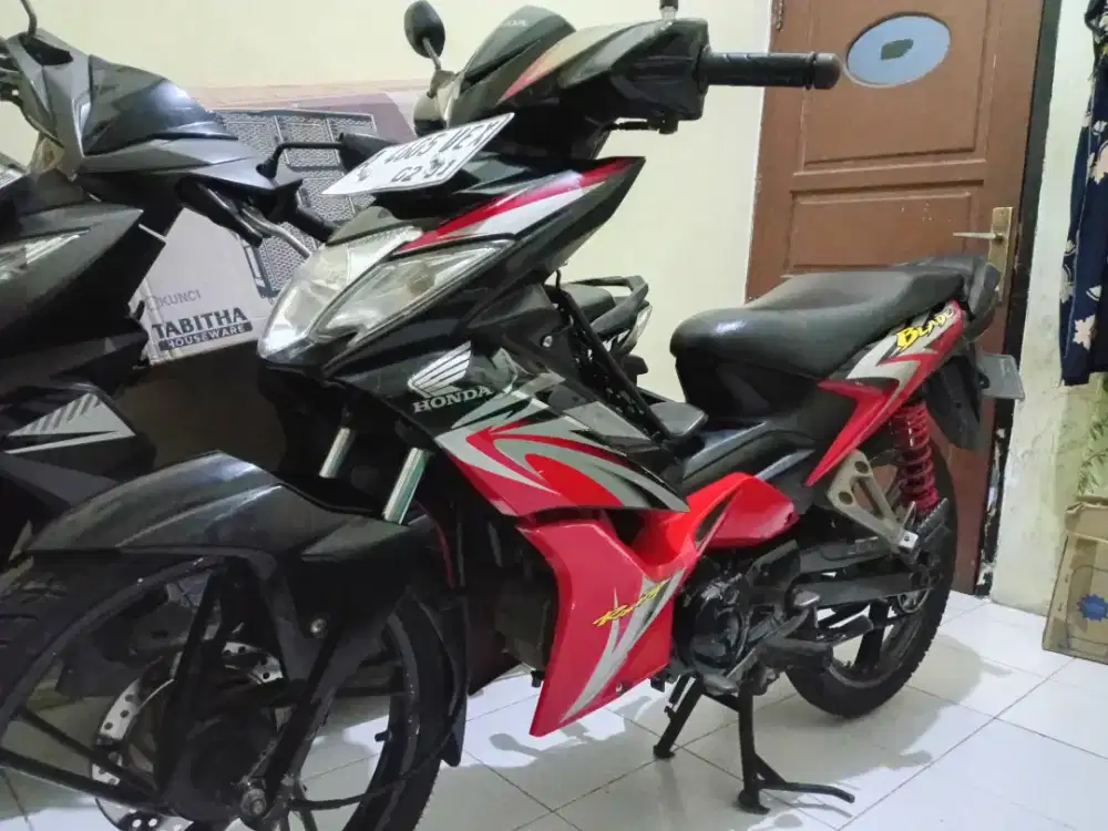 Blade 2011 hitam merah
