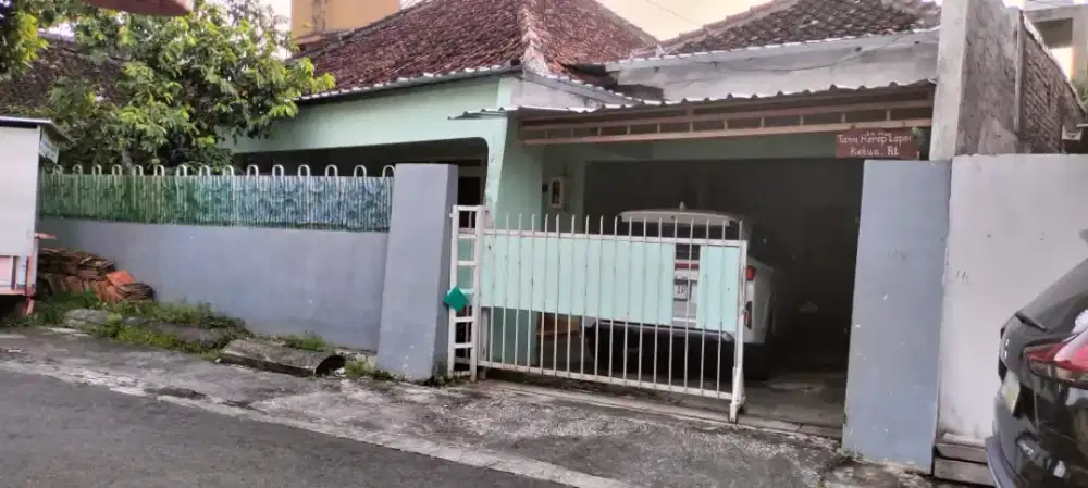 Rumah strategis di tengah kota