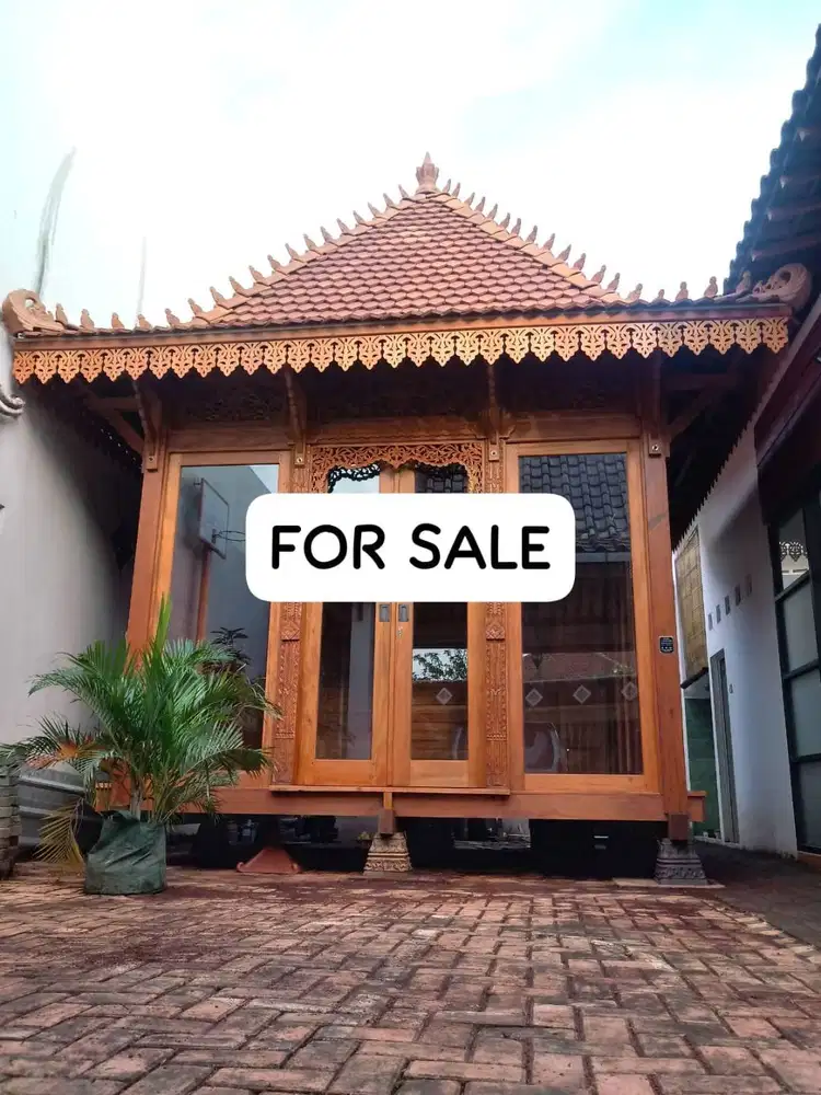 Bangunan Rumah Kayu, 2 sisi Kaca