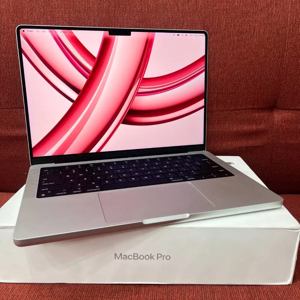 MacBook Pro 14 inch, M3 Pro 2023 RAM 18/512GB second Fullset