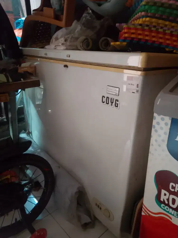 DIJUAL FREEZER ELECTROLUX 295Liter