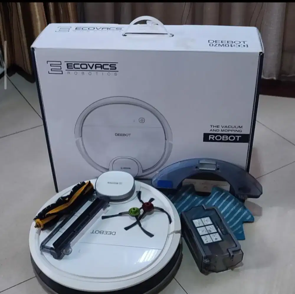 Robot vacuum cleaner Ecovacs Ozmo 900