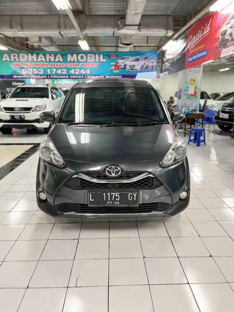 Toyota Sienta V AT 2021