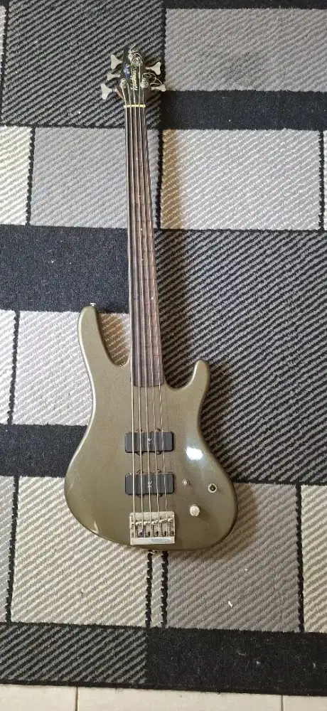 Bass Fretless Washburn Bantam XB125