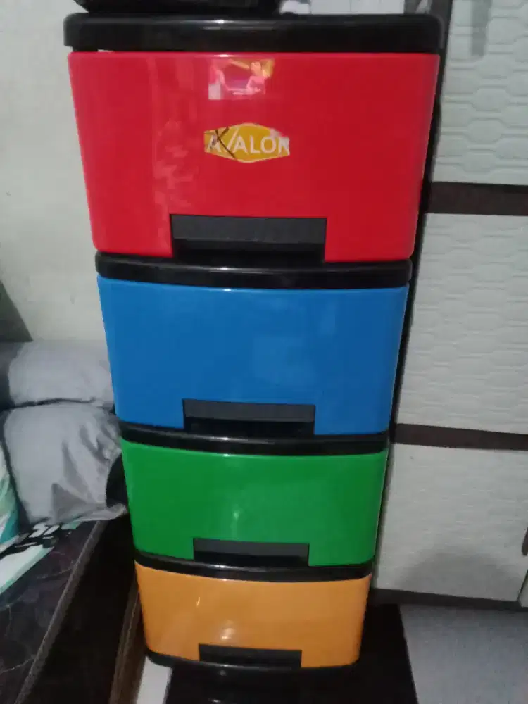 Lemari plastik 4 susun