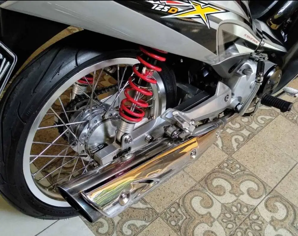Karisma X 125D 2005 Hitam Silver - Surat Lengkap - Sangat Terawat
