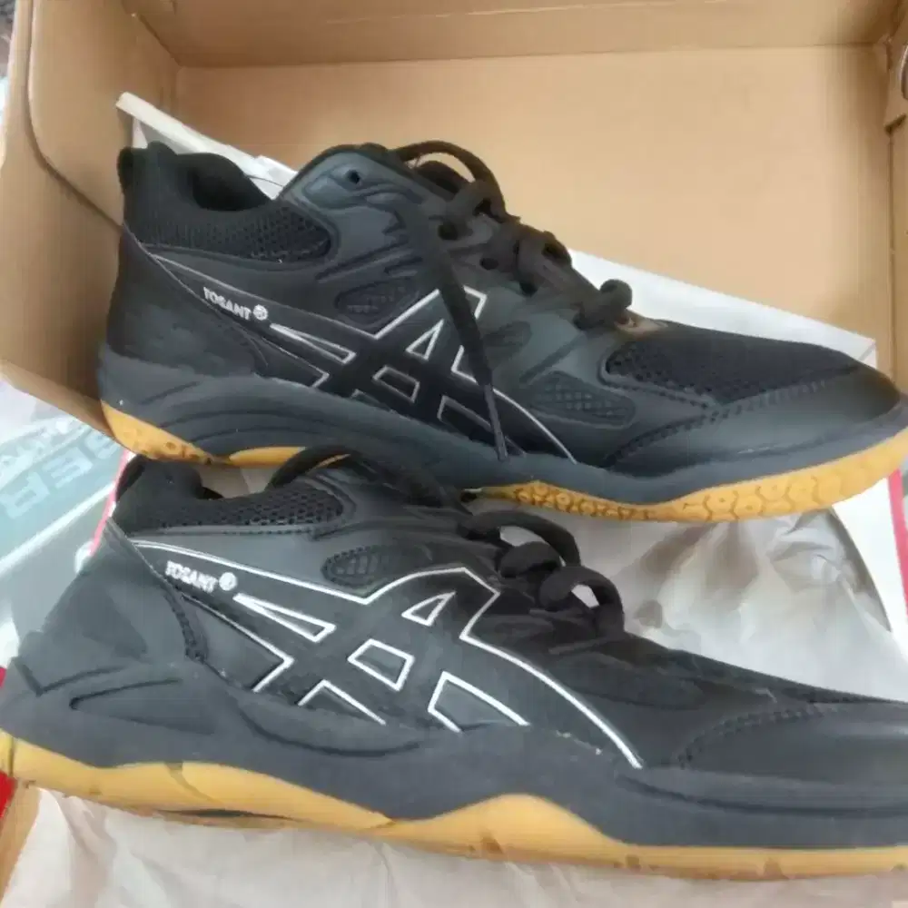 sepatu olah raga masih baru