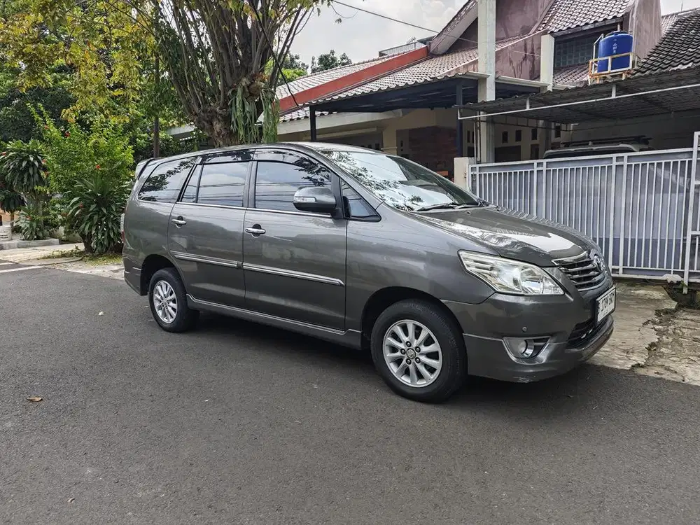 Innova V Luxury AT 2013 KM 88RIBU!!