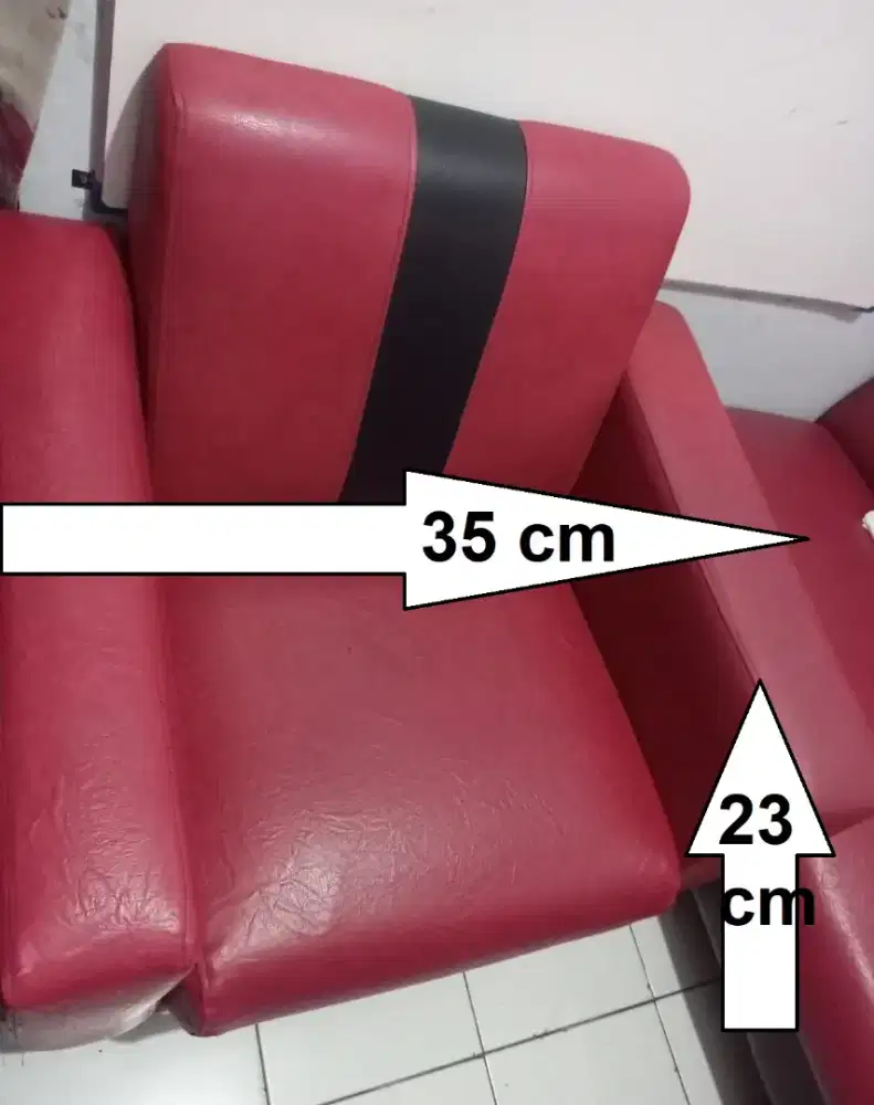 Sofa merah bekas