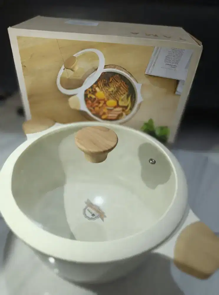 TAMA Casserole Pan dengan tutup Ceramic Coating 24Cm
