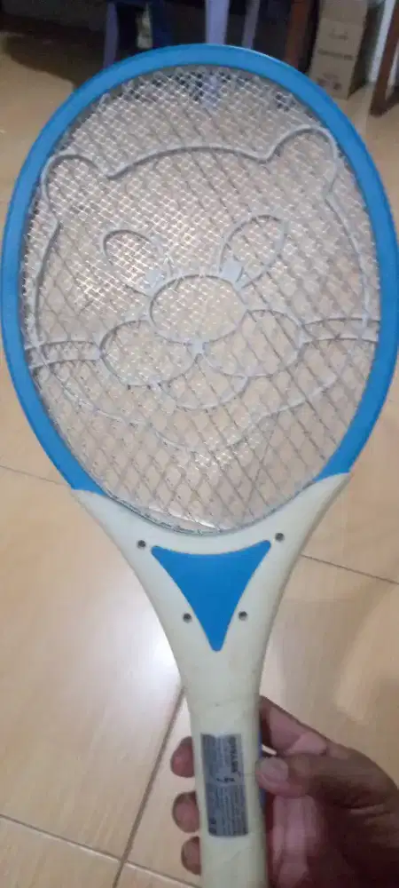 Raket nyamuk elektrik