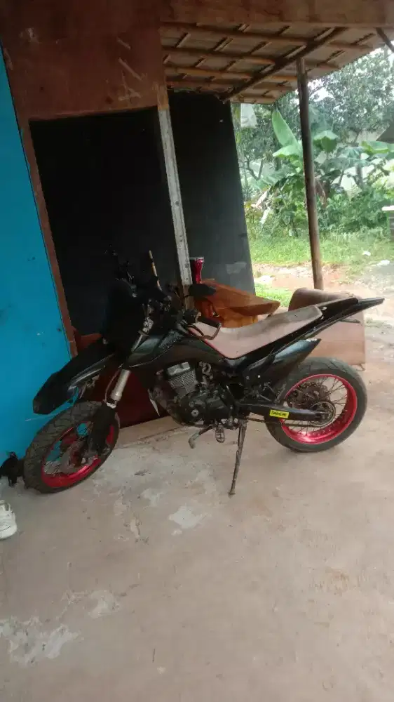 Di jual cepat motor viar surat-surat lengkap pakak mati 2024