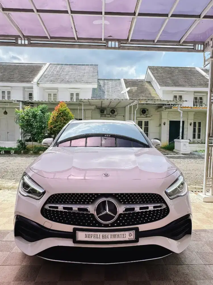 Mercedes-Benz GLA200 2023 White