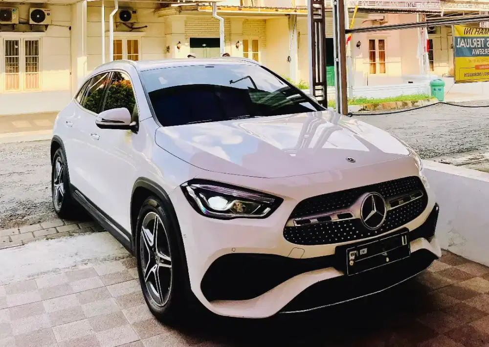 Mercedes-Benz GLA200 2023 White