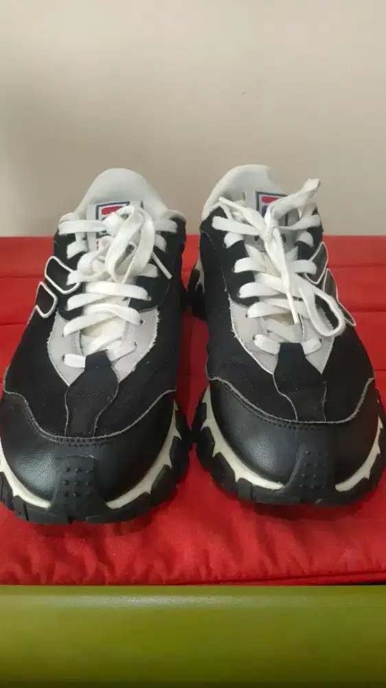Sepatu FILA FUSION BLACK AND GREY